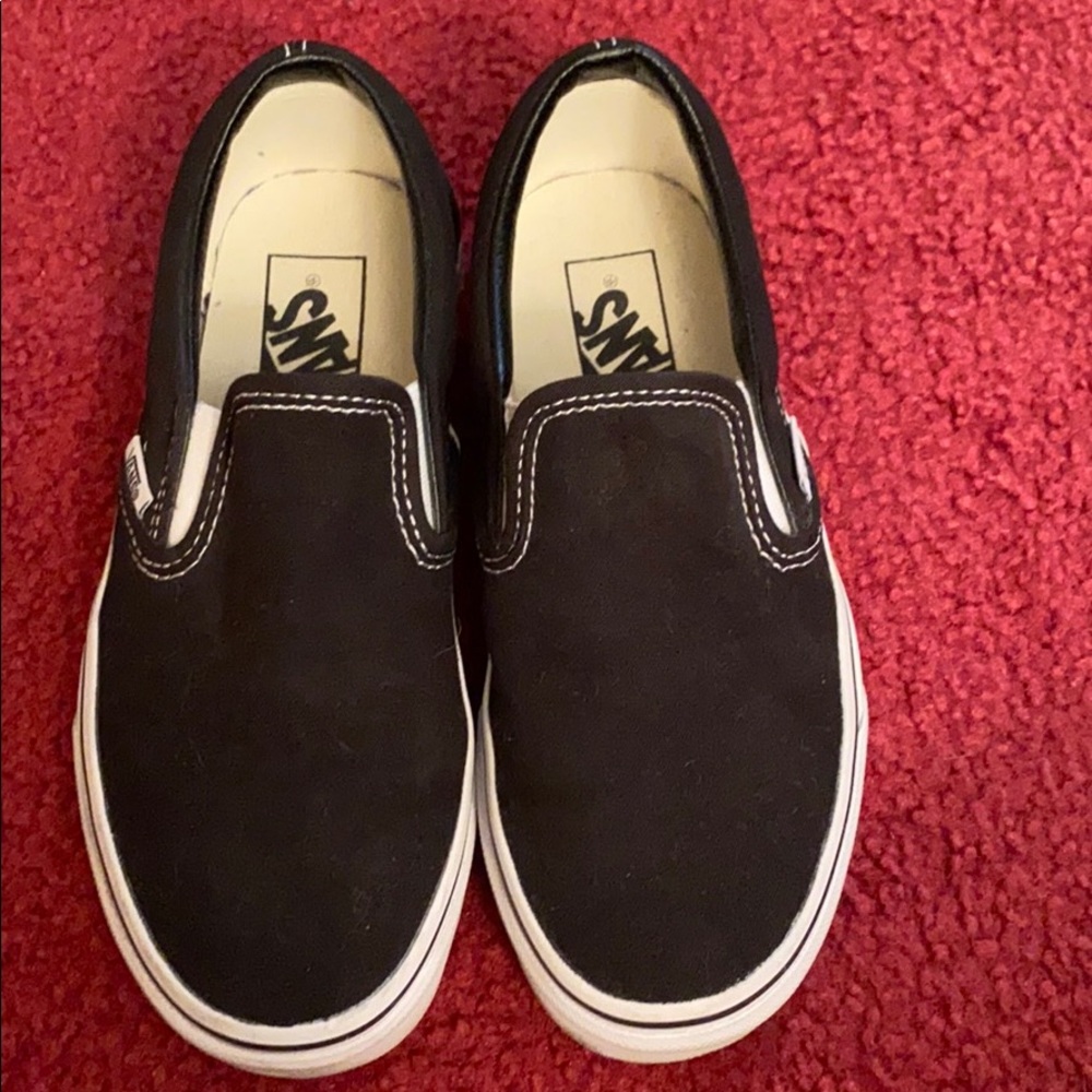 Vans Slip ons FIT LIKE A 6 IN WOMENS